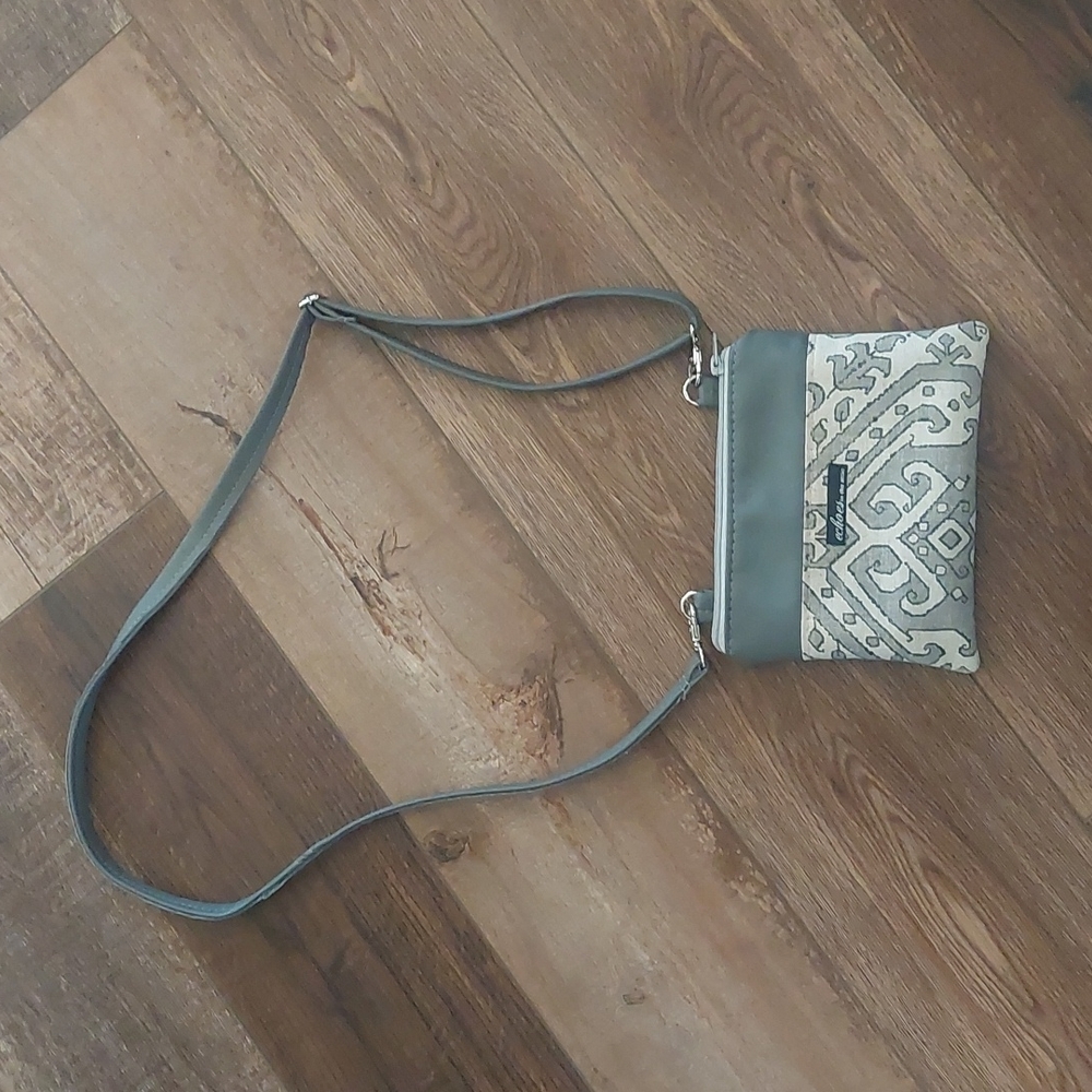 Echoes in the attic purse